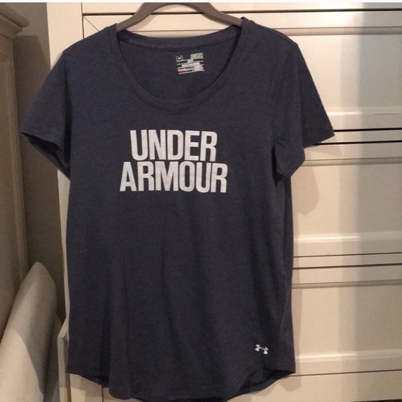 Under Armour Tops - Under Armour tshirt
